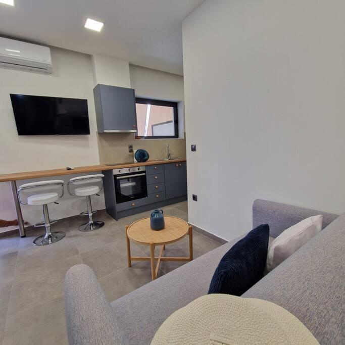 Farisma - Bright And Central Apt In Kalamata Exteriör bild